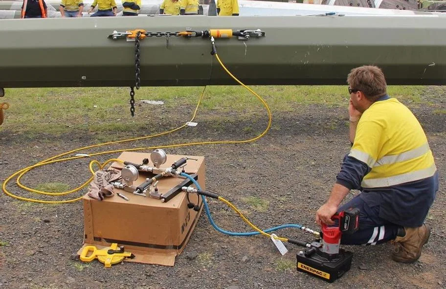 Joint assembly equipment utilising D type jacking brackets.
