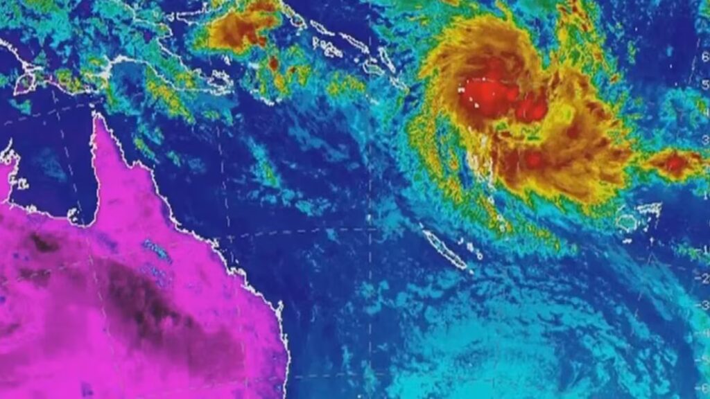 Tropical Cyclone Lola bearing down on Vanuatu. (Supplied: Japan Meteorological Agency)